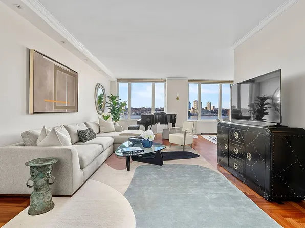 220 Riverside Blvd APT 4M, New York, NY 10069