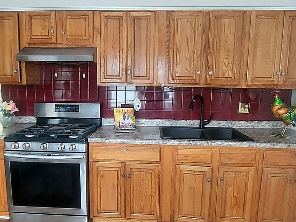 5th image of 1105 Assell Ave