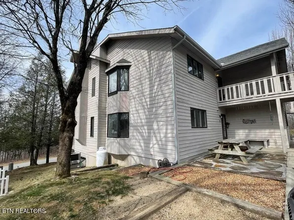 3835 Renegade Mountain Pkwy, Crab Orchard, TN 37723
