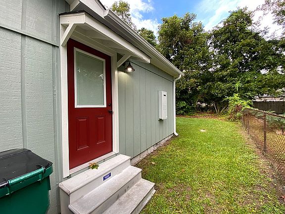 Kitchen side entrance