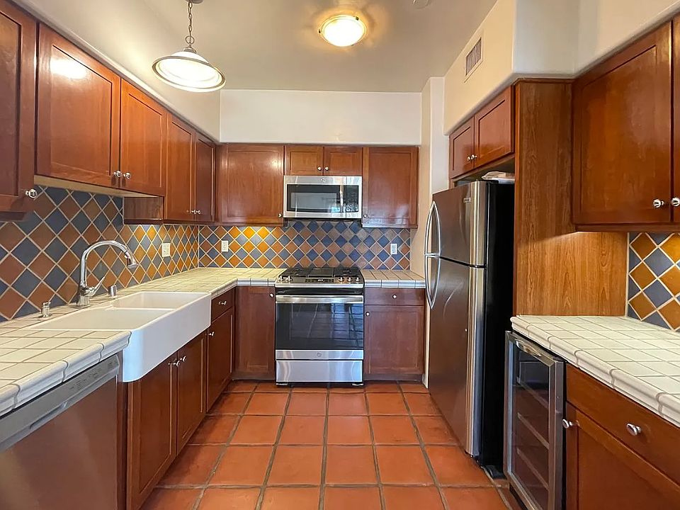1st image of 1416 N Harper Ave #6