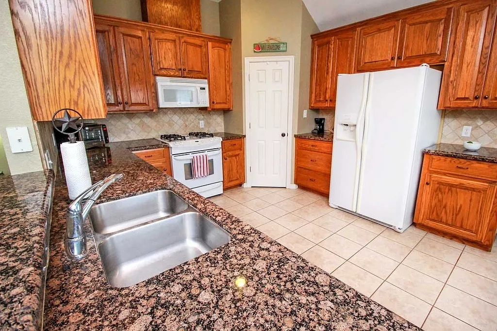 College Station - 3 Bedroom - 2 Bath - 2 car garage- fenced in back yard, — Photo 3