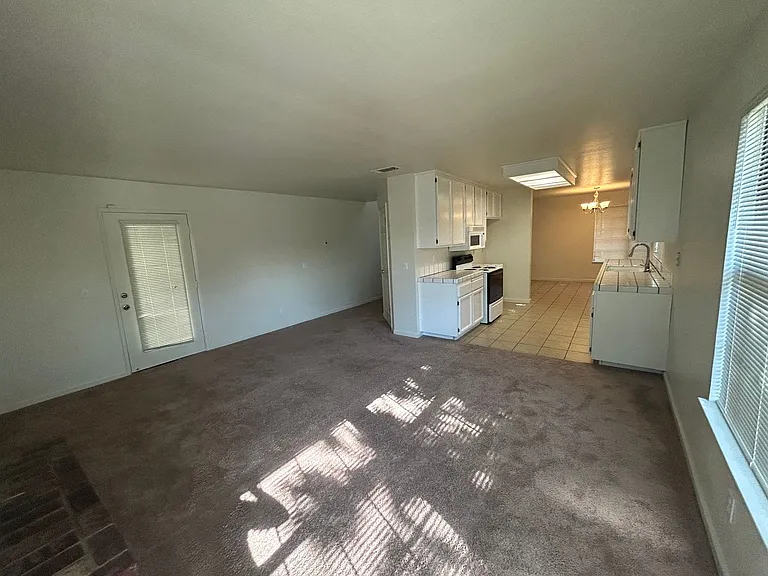 9428 Newington Way — Photo 7