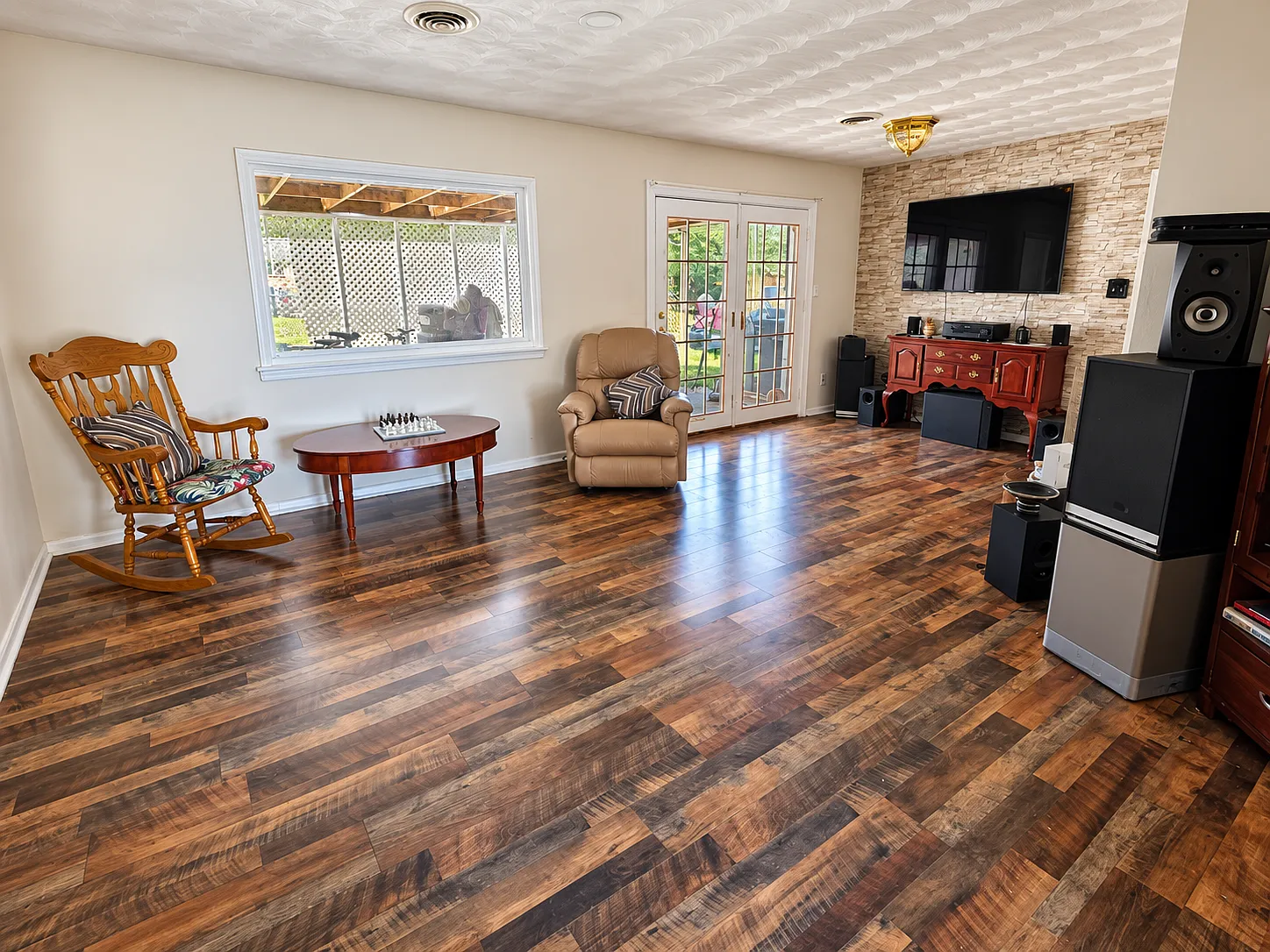 4 bed, 1700 sqft, $2,700 — Photo 2