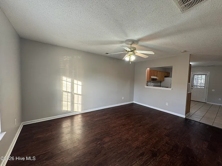 364 Hunting Green Dr — Photo 2