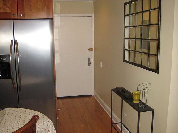 2nd image of 2036 N Larrabee St APT 8308