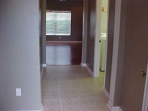 5th image of 711 Griffen Heights Ct
