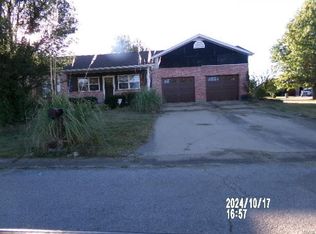 122 Maple Ln, Bourbon, MO 65441