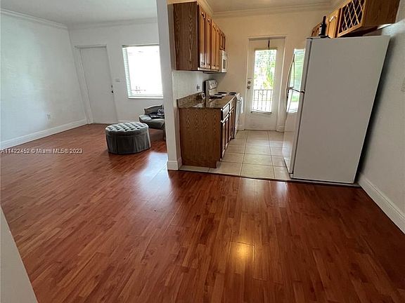 5th image of 81 Edgewater Dr APT 202