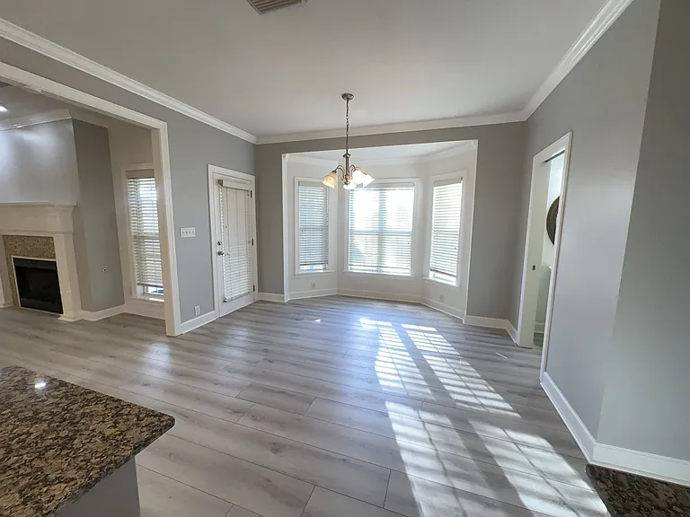 3650 Victoria Dr — Photo 11