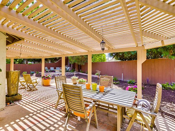 4th image of 4614 Terraza Cir