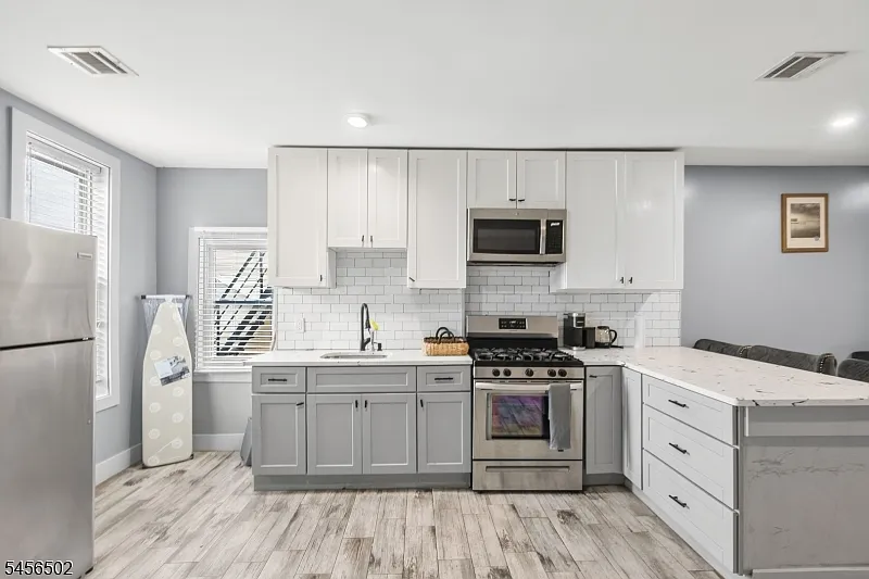 53 2nd Ave #2