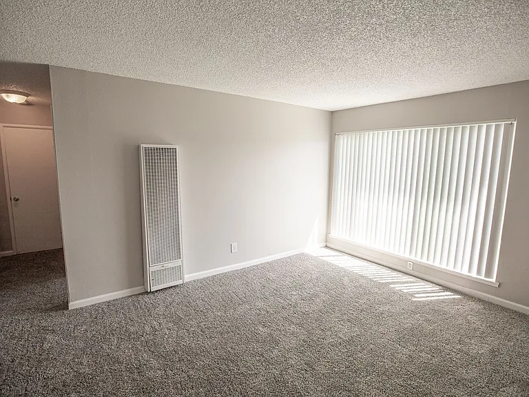 Ventura Gardens Apartments — Photo 1