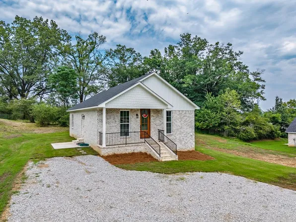 210 Market St, Water Valley, MS 38965