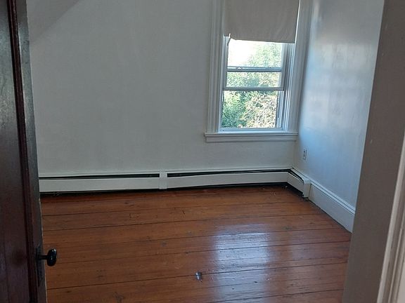 3rd image of 71 Felix St