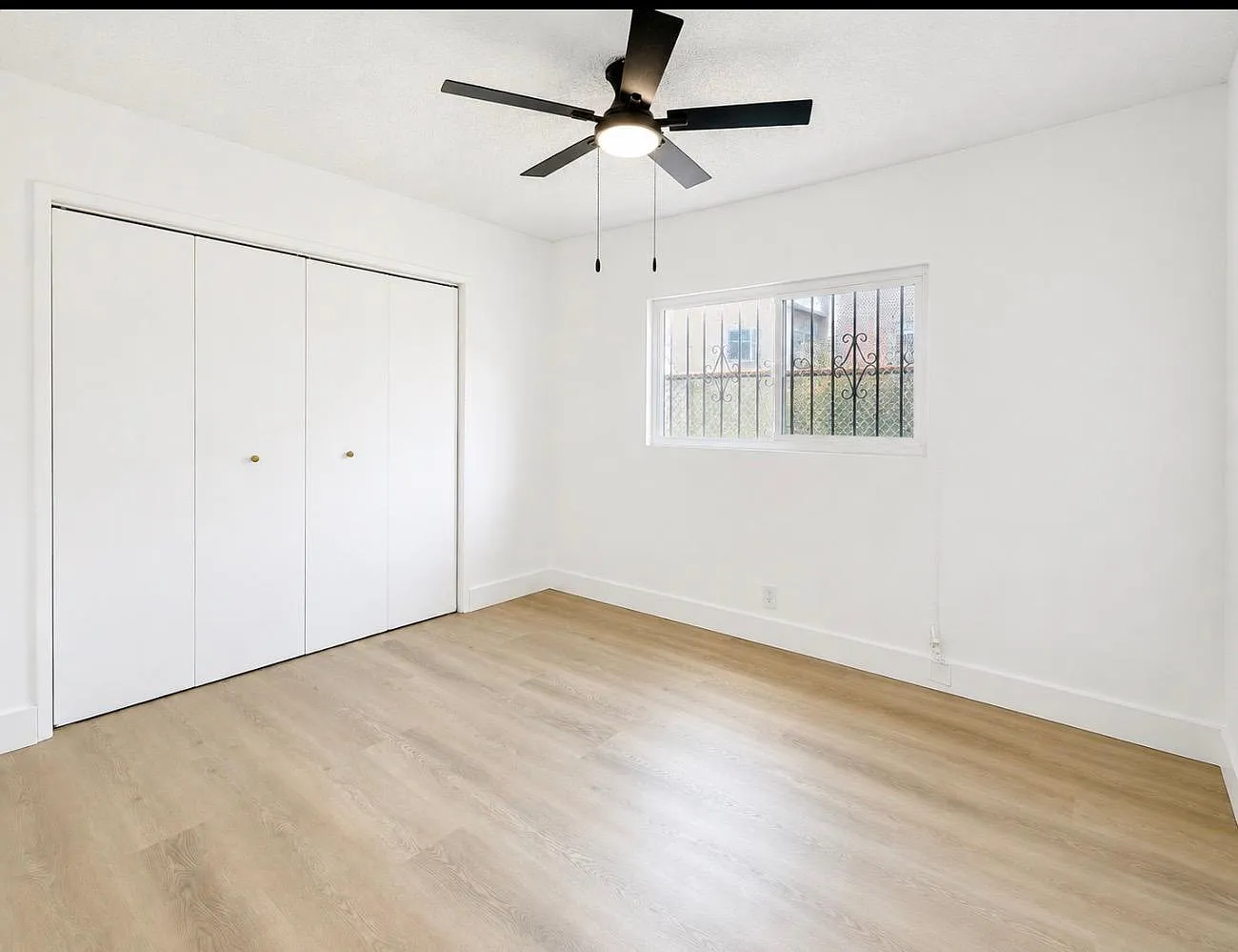 3 bed, 1040 sqft, $3,800 — Photo 3