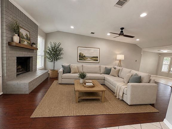 3rd image of 1206 Park Knoll Ln