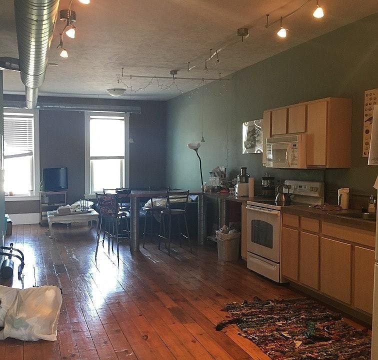 1st image of 638 Fulton St W Ste 3