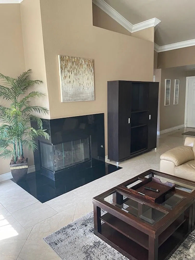 Meridian Top Floor Furnished 1 Bed | 1 Bath Condo With Strip And High Roller View. — Photo 4