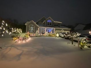 6 Tuthill Creek Dr, Patchogue, NY 11772