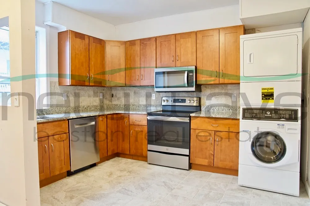 3 bed, 1000 sqft, $4,000 — Photo 2