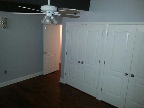 3rd image of 207 Vine St