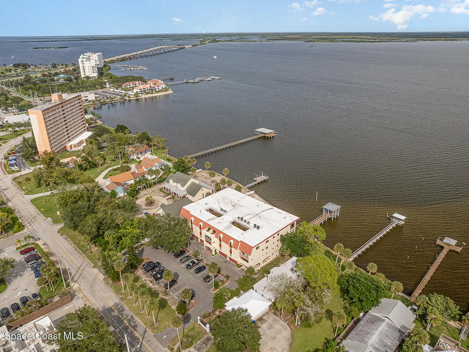 3 bed, 2.0 bath, 1968 sqft, $2,500 — Photo 3