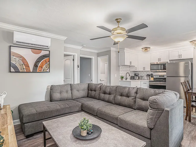 1075 W Ocean View Ave — Photo 5