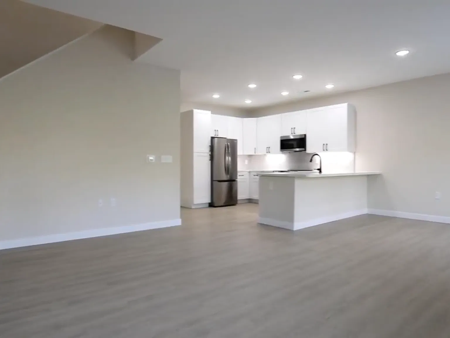 3 bed, 2.5 bath, 1760 sqft, $3,085 — Photo 4