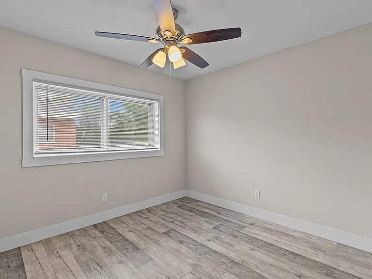 Clydesdale Apartments — Photo 9
