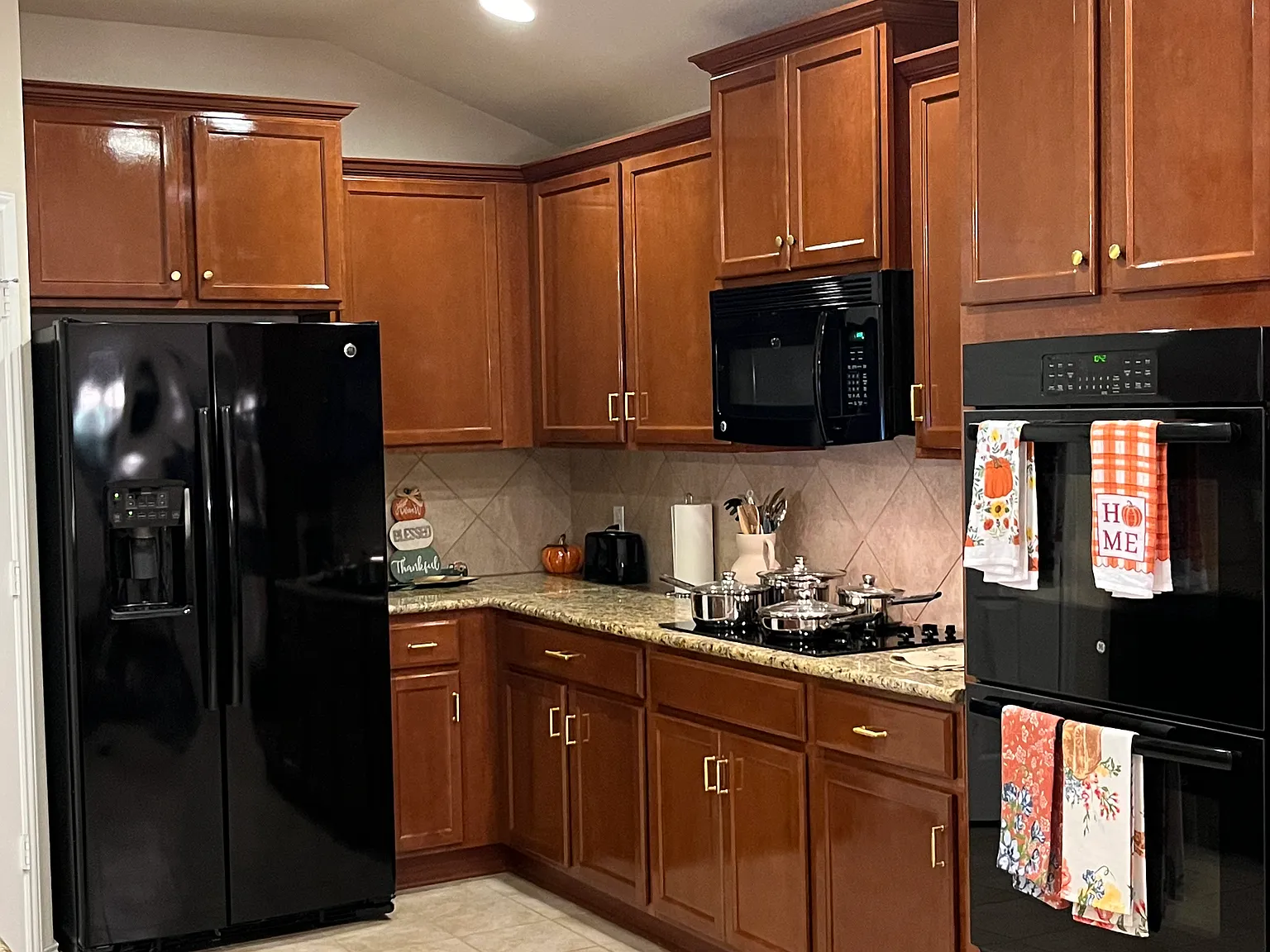 3 bed, 1618 sqft, $1,800 — Photo 2