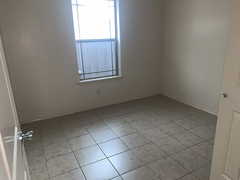2502 Gregory Ave #E — Photo 8