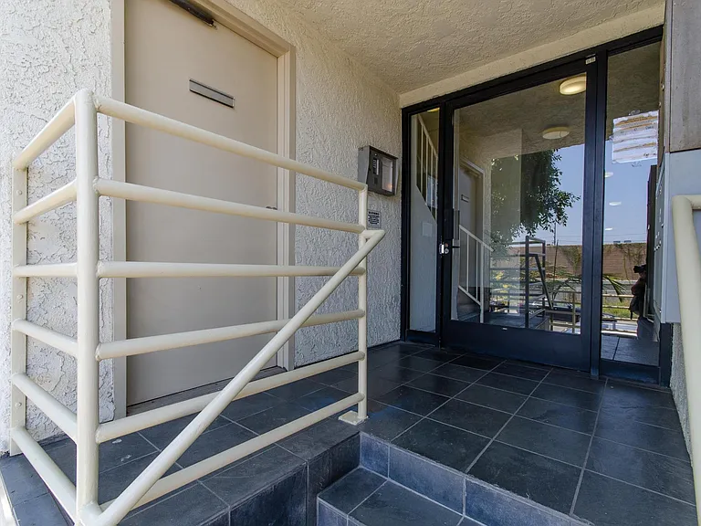 1939 Beloit Ave #203 — Photo 3
