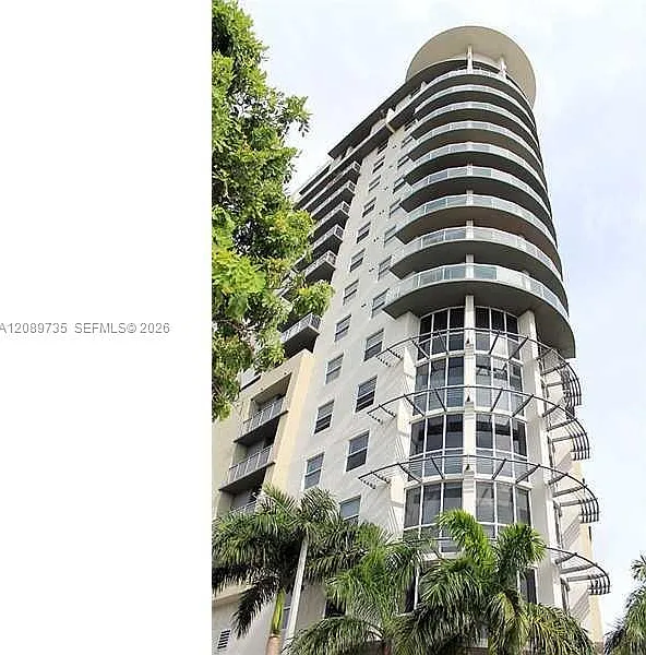 Altos De Miami Condo — Photo 1