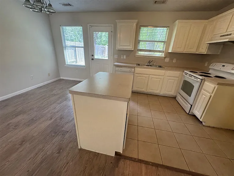 4818 Comal River Loop — Photo 15