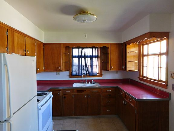 4th image of 346 Heaslett Ave