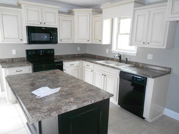3rd image of 105 Wisteria Ln
