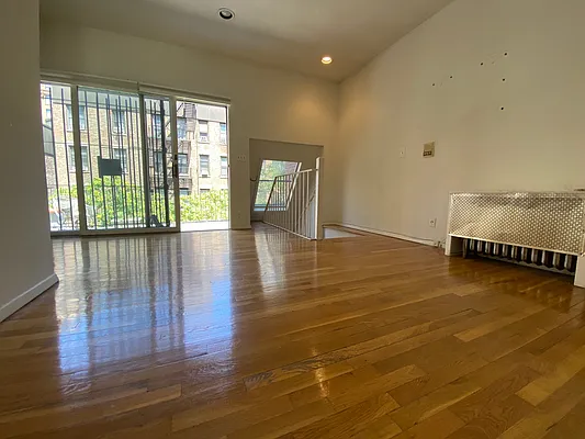 Rented by One New York Realty Inc | media 8