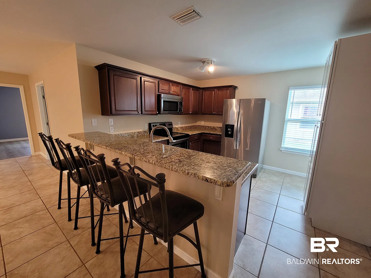 3 bed, 2.0 bath, 1399 sqft, $1,800 — Photo 3