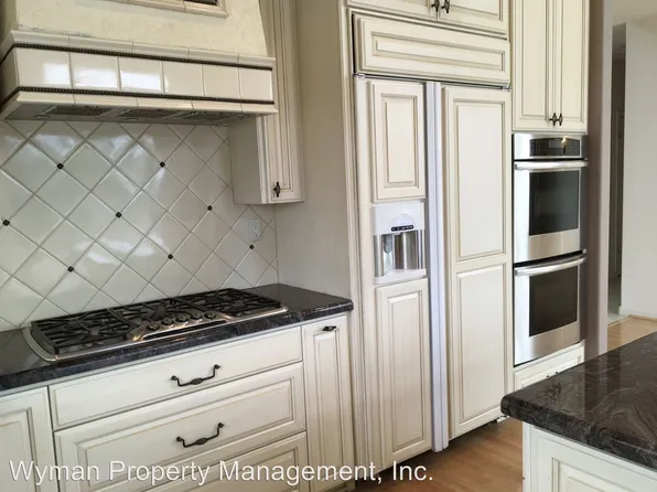 109 N Newport Dr, Napa, CA 94559