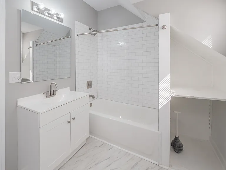 130 W Dutton St — Photo 24