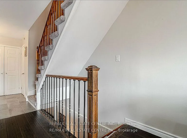 2046 Glenada Cres — Photo 30