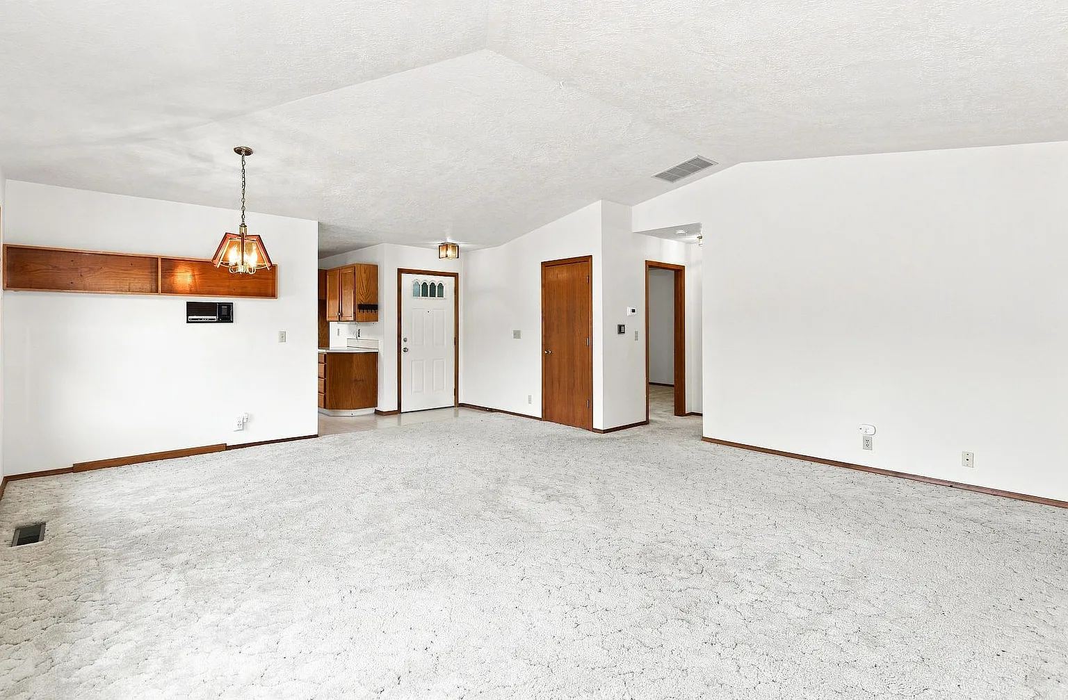 Charming 3-Bedroom Home with Garage & Lawn Care Included — Photo 3