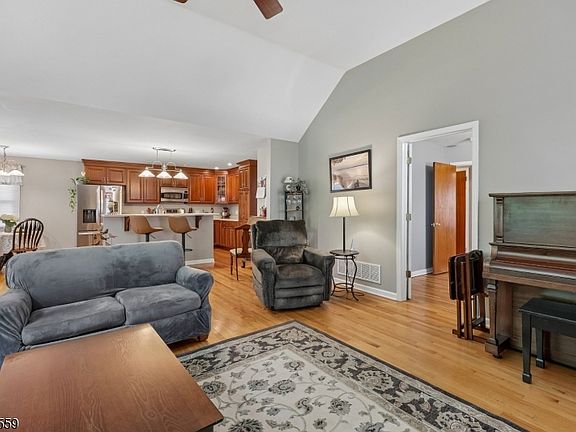4th image of 26 Maclennon Pl