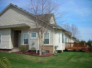 5348 Pine Needle Dr, Grand Blanc, MI 48439