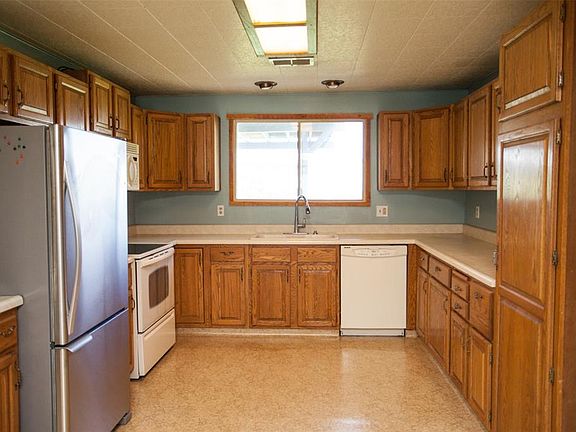 4th image of 1110 W Reservoir St