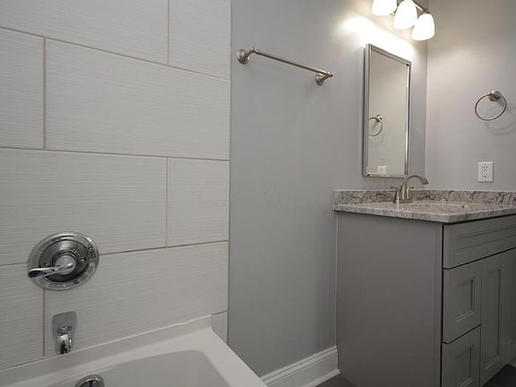 4th image of 1533 Oak St