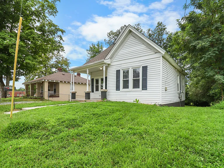 114 Emory St — Photo 3