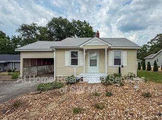 1044 W Windy Ridge Ln, Springfield, MO 65803