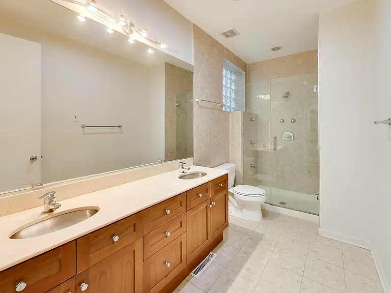 821 N Wood St #1 — Photo 23
